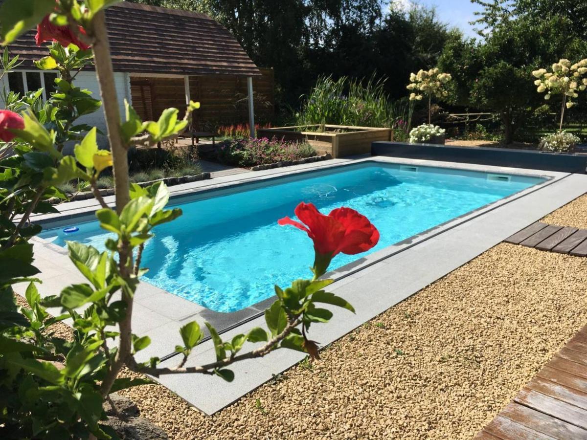 La Chambre Du Chemin Vert : Spa Piscine Sauna Jodoigne Exteriér fotografie