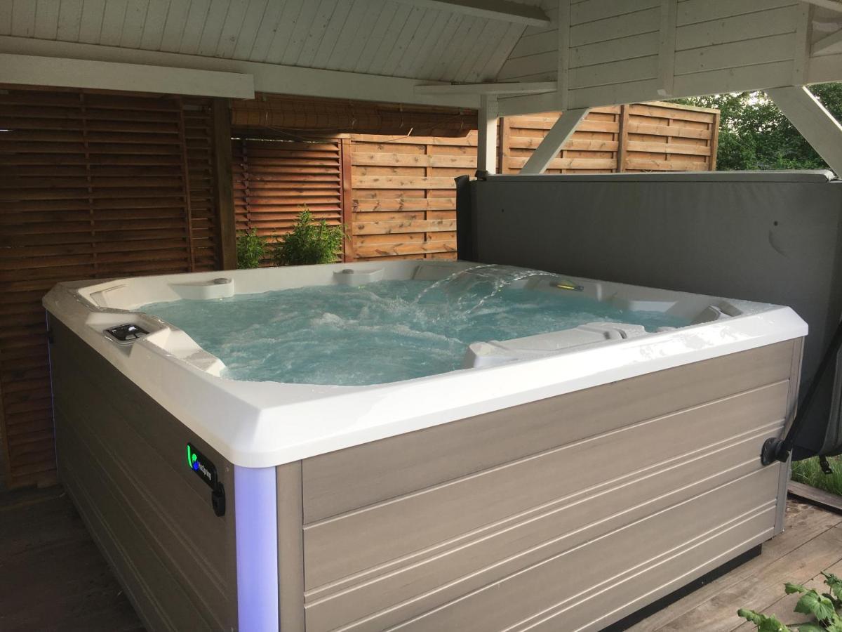 La Chambre Du Chemin Vert : Spa Piscine Sauna Jodoigne Exteriér fotografie